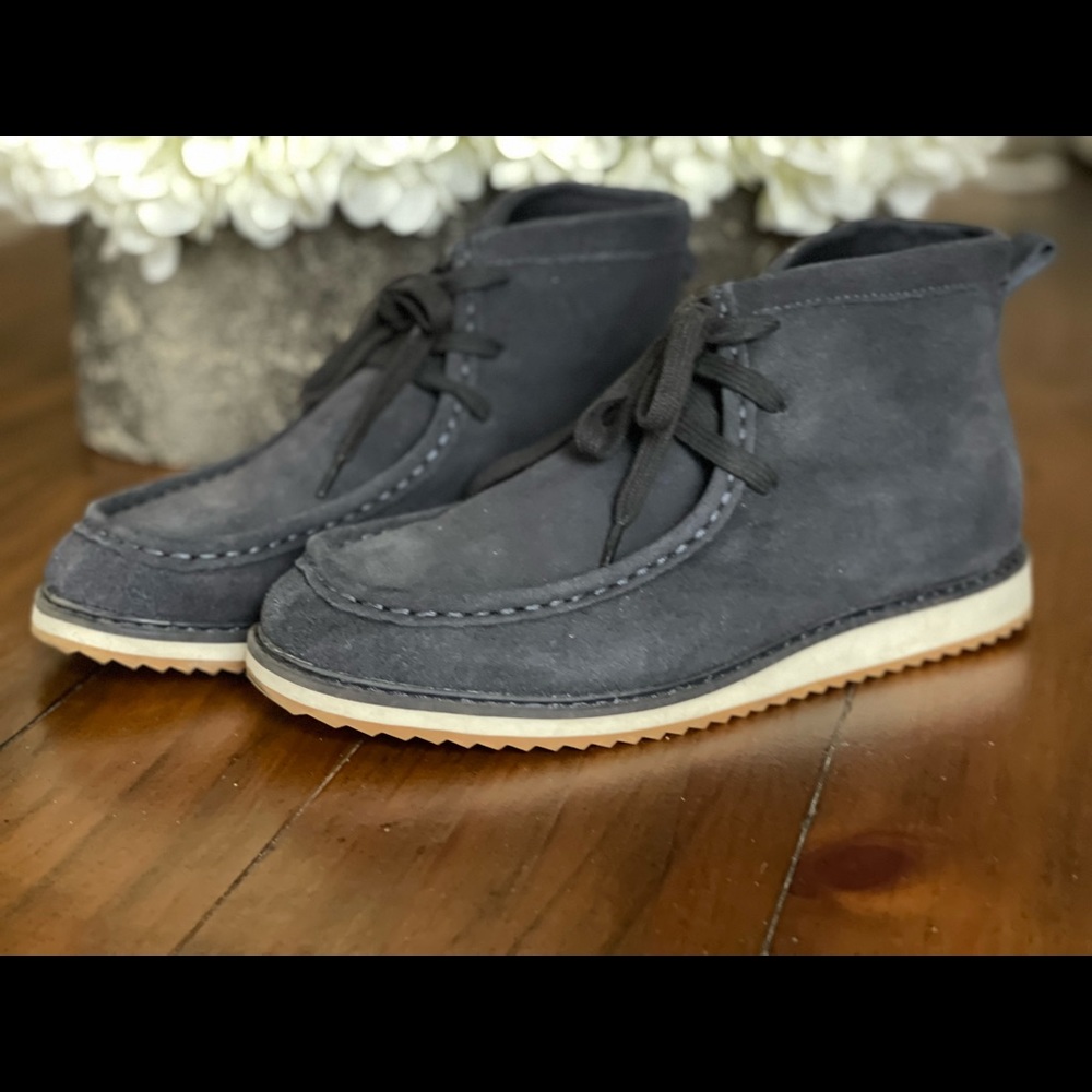 Gap kids boys size 5 navy blue suede boots